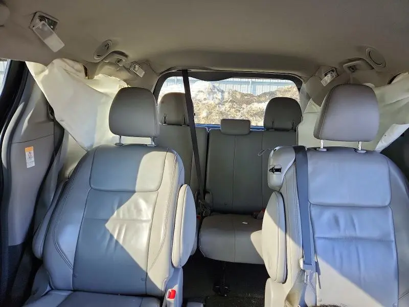 2015 TOYOTA SIENNA XLE 8-PASSENGER  