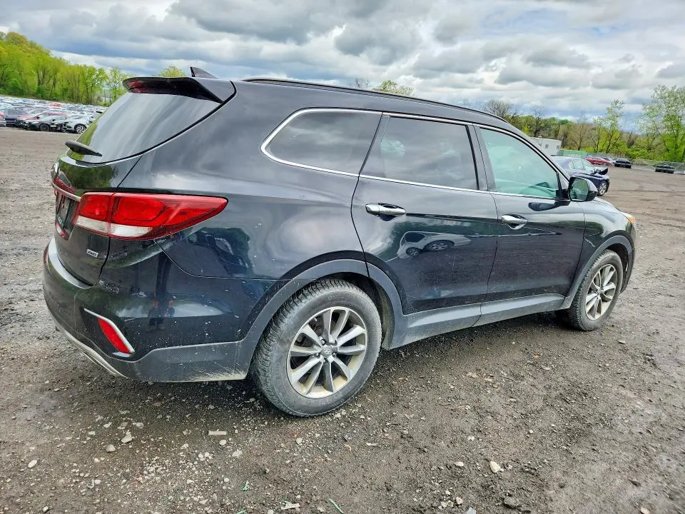 2018 HYUNDAI SANTA FE SE  