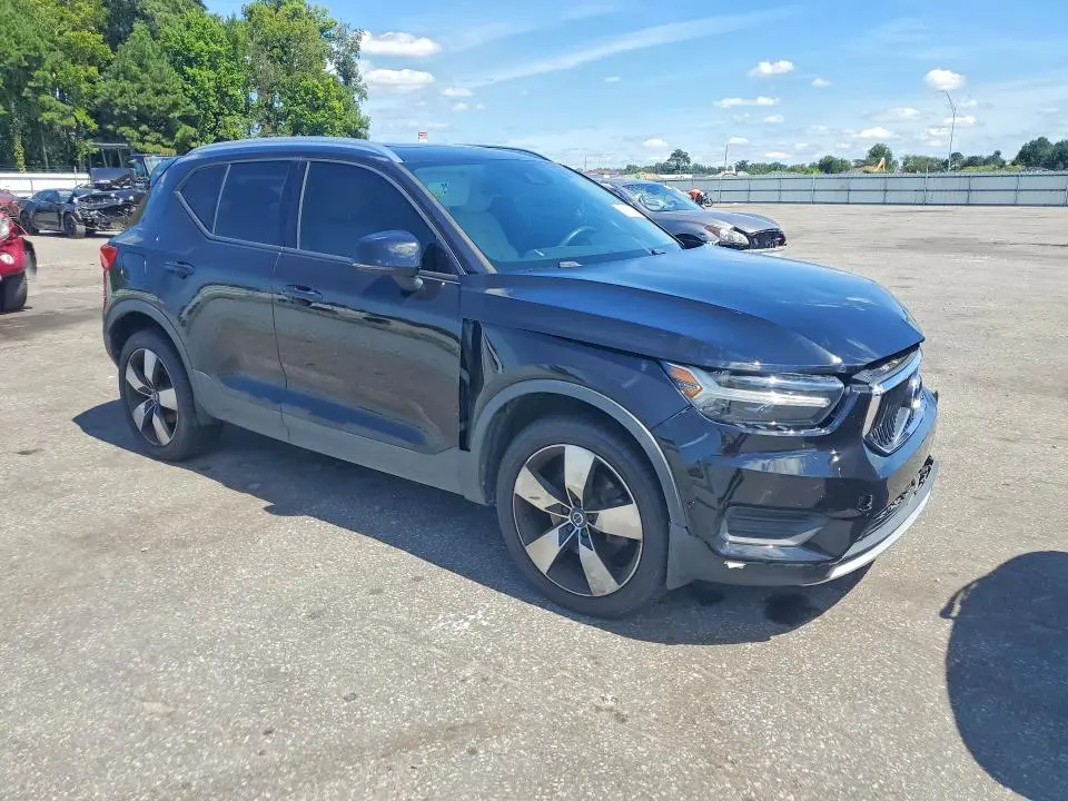 2019 VOLVO XC40 T5 MOMENTUM  