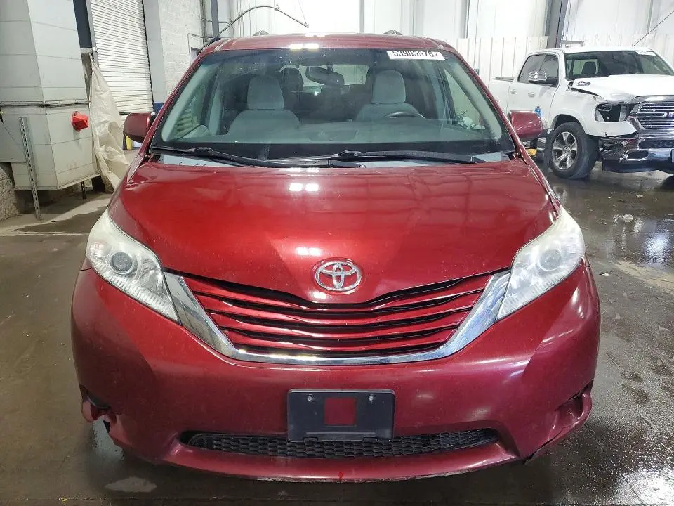 2015 TOYOTA SIENNA LE  