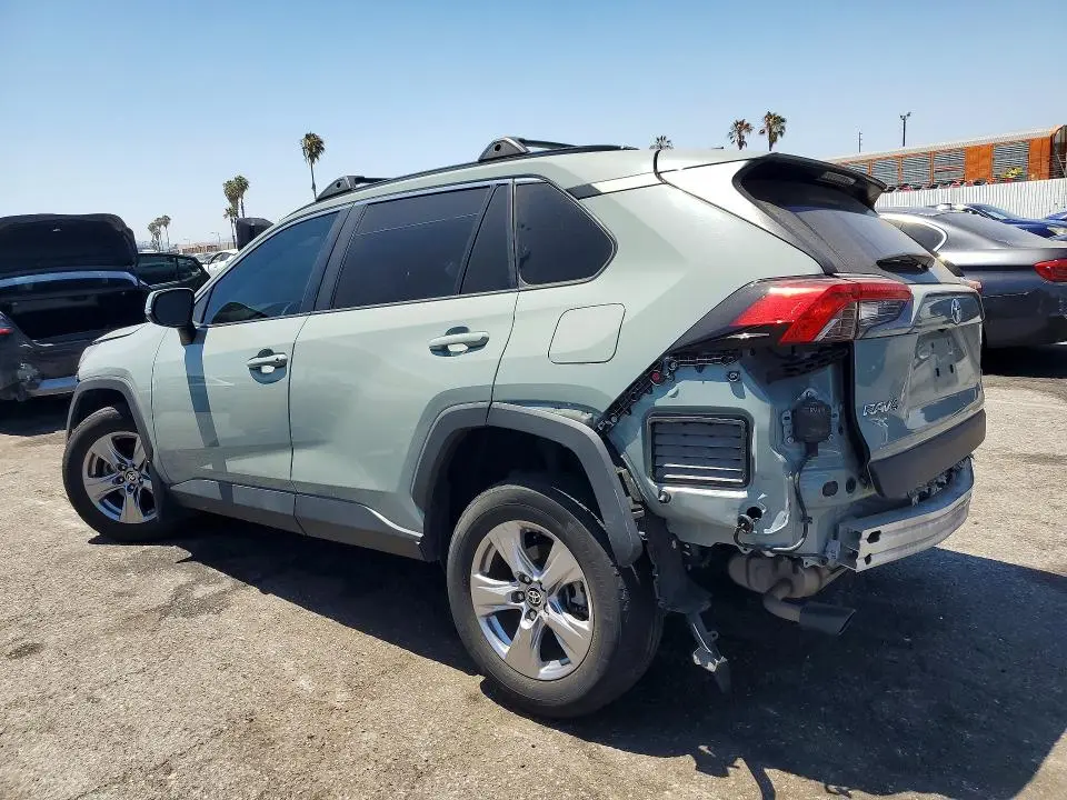 2022 TOYOTA RAV4 XLE  