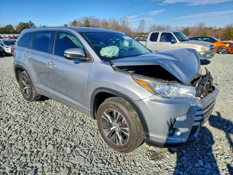 2018 TOYOTA HIGHLANDER LE  