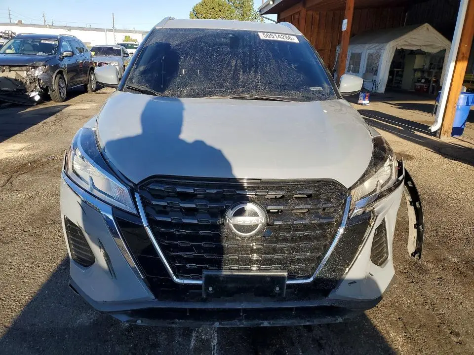 2024 NISSAN KICKS SV  