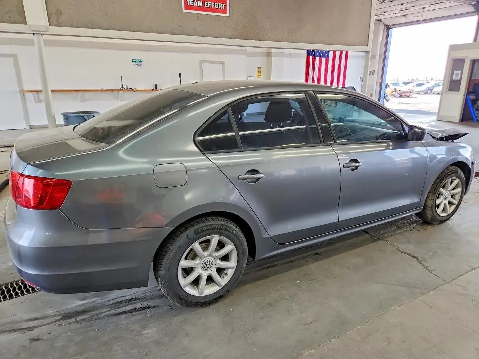 2011 VOLKSWAGEN JETTA BASE  