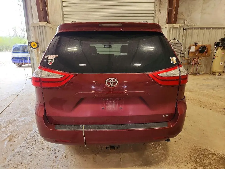 2015 TOYOTA SIENNA LE  