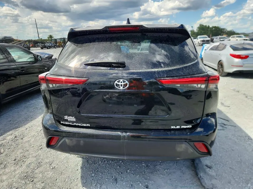 2022 TOYOTA HIGHLANDER XLE  