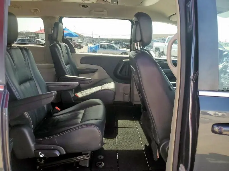 2013 CHRYSLER TOWN & COUNTRY TOURING  