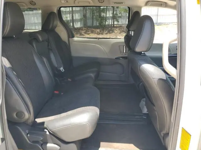 2014 TOYOTA SIENNA SPORT  