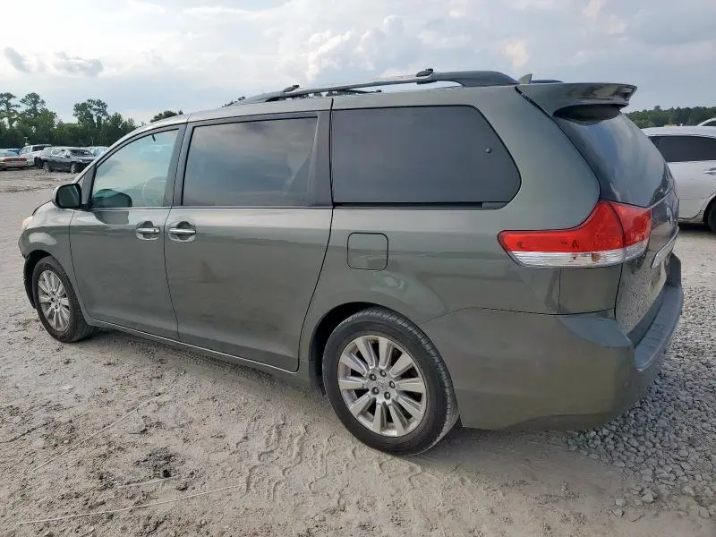 2011 TOYOTA SIENNA XLE