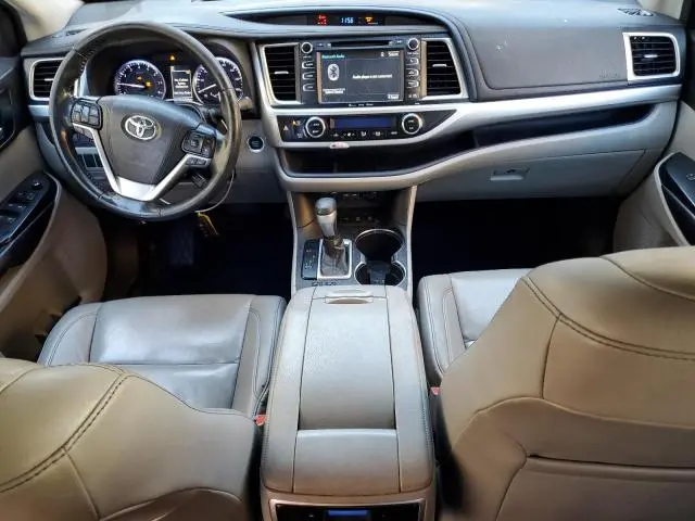 2019 TOYOTA HIGHLANDER SE  