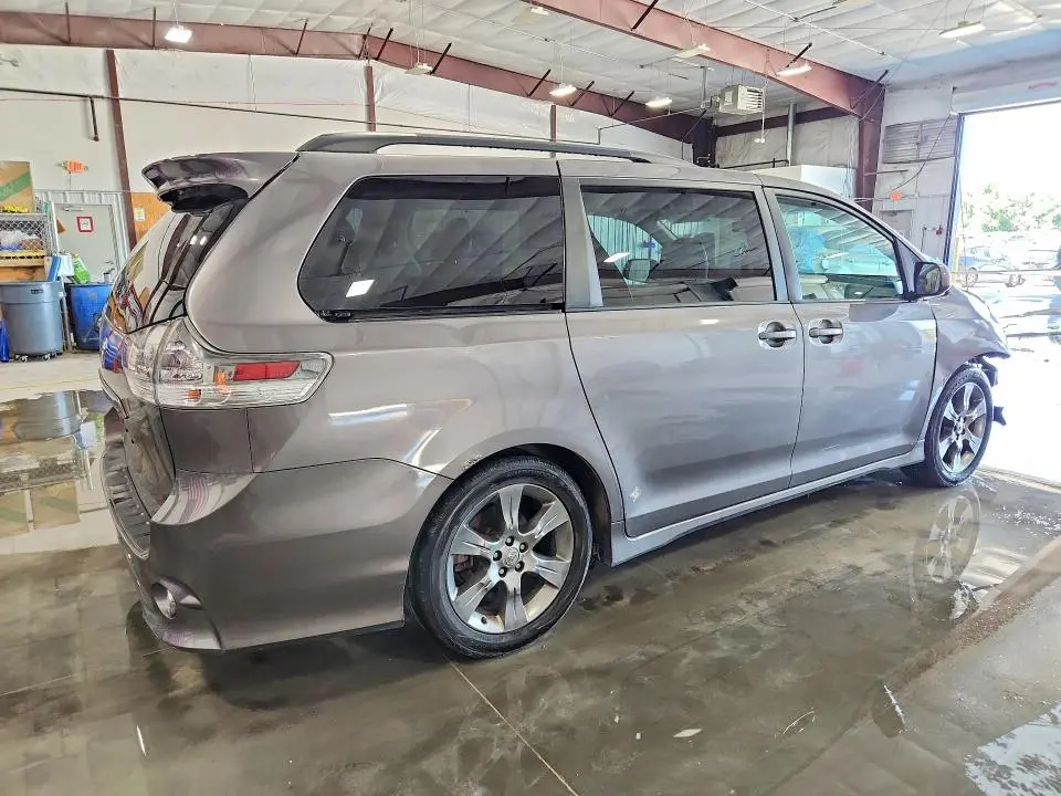 2011 TOYOTA SIENNA SPORT  