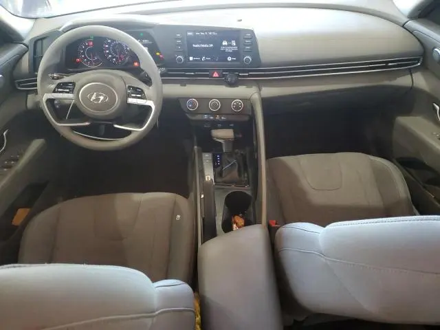 2022 HYUNDAI ELANTRA SE  