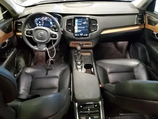2021 VOLVO XC90 T6 MOMENTUM  