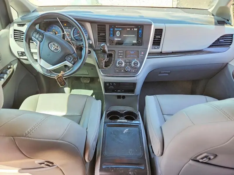 2017 TOYOTA SIENNA XLE PREMIUM 7-PASSENGER  