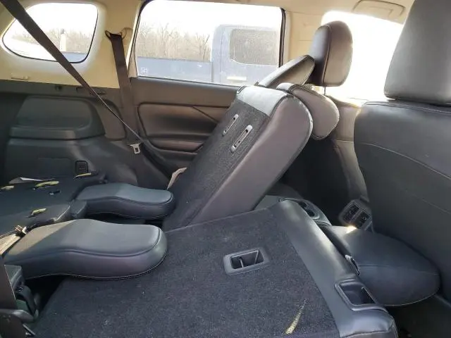 2019 MITSUBISHI OUTLANDER SE  
