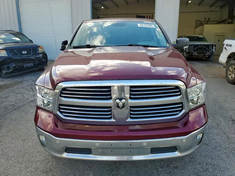 2016 RAM 1500 SLT  