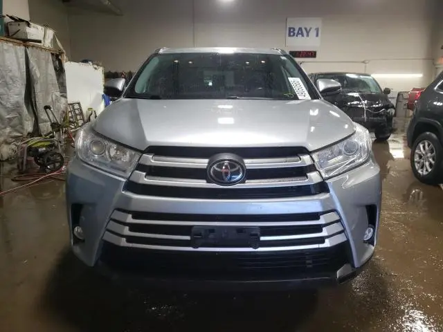 2019 TOYOTA HIGHLANDER SE  