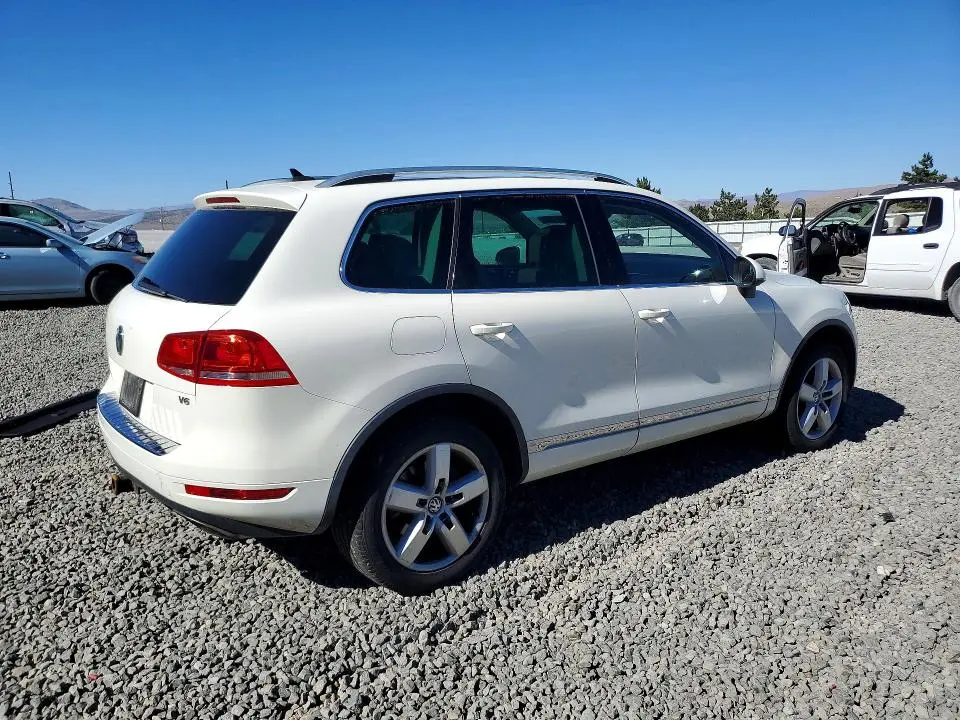 2011 VOLKSWAGEN TOUAREG V6  