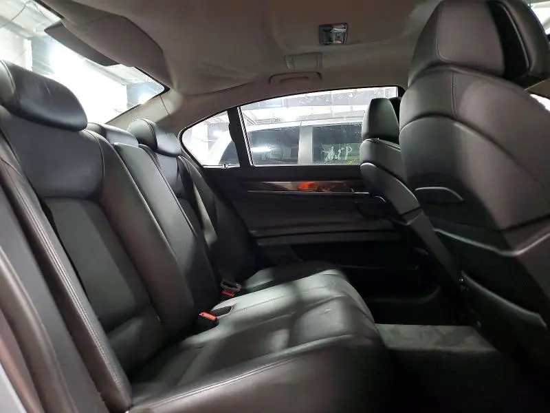2011 BMW 750   