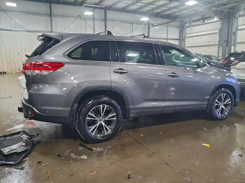 2017 TOYOTA HIGHLANDER LE  