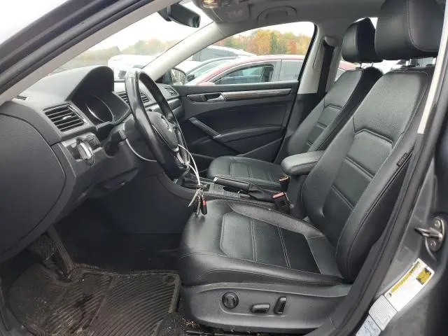 2017 VOLKSWAGEN PASSAT SE  