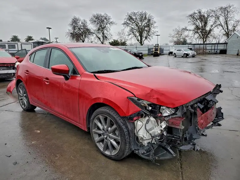 2018 MAZDA 3 TOURING  