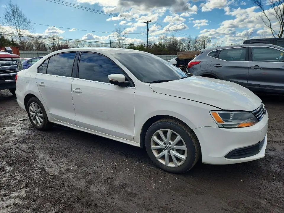 2013 VOLKSWAGEN JETTA SE  