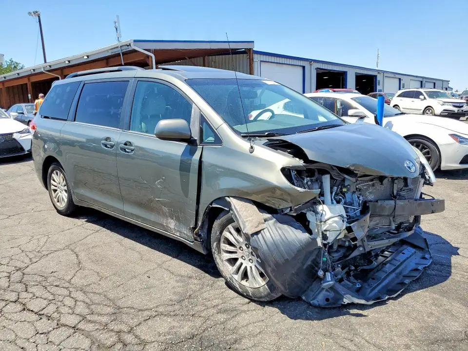 2012 TOYOTA SIENNA XLE 8-PASSENGER  