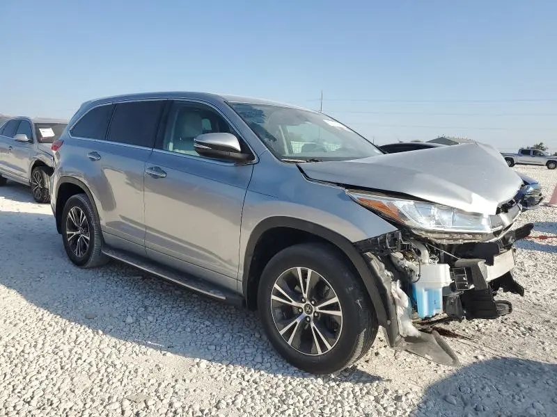 2017 TOYOTA HIGHLANDER LE  