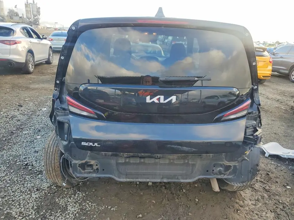 2023 KIA SOUL LX  