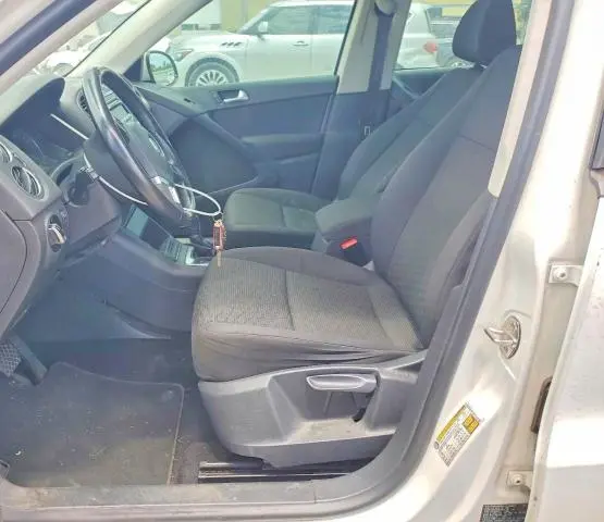 2013 VOLKSWAGEN TIGUAN S  