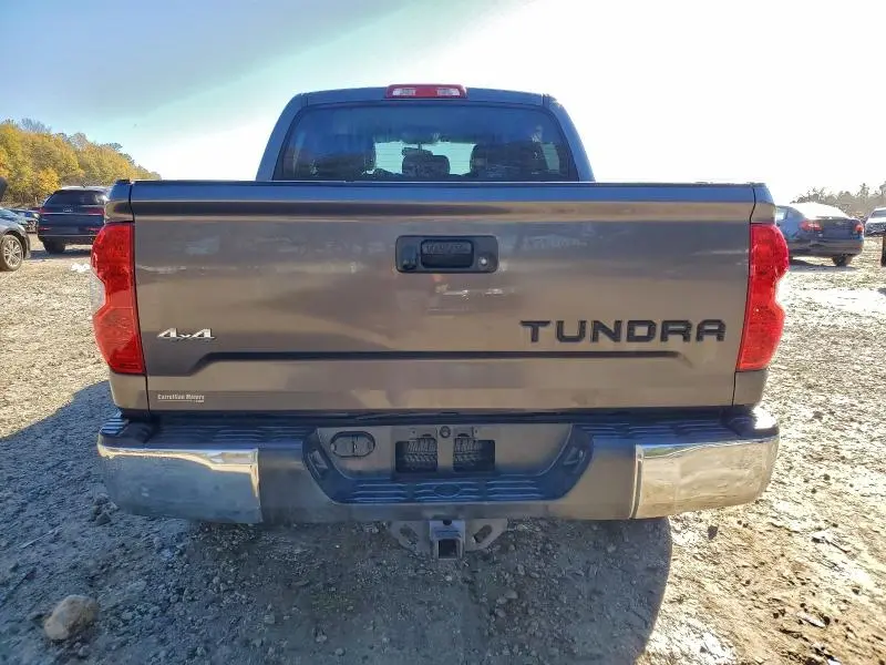 2016 TOYOTA TUNDRA CREWMAX SR5  