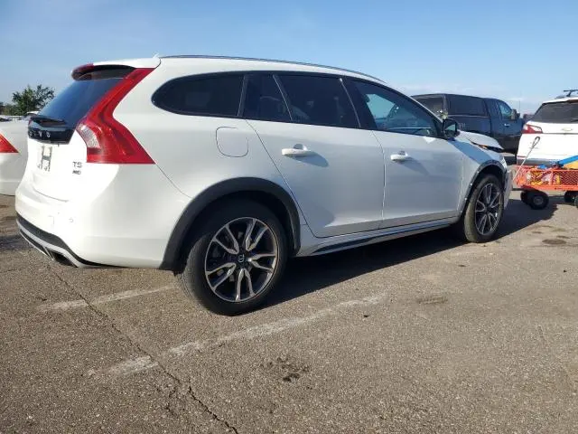 2017 VOLVO V60 CROSS COUNTRY PREMIER  