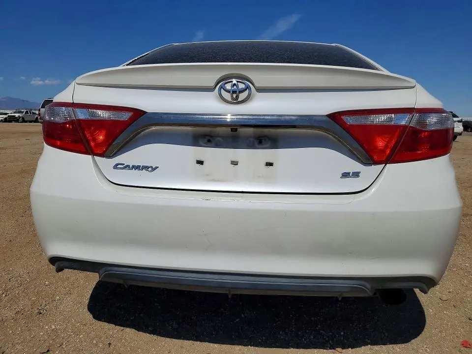 2016 TOYOTA CAMRY SE  