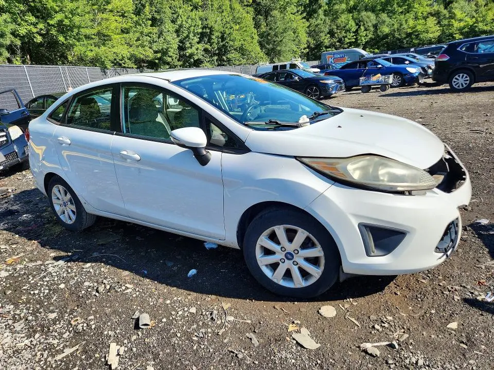 2013 FORD FIESTA SE  