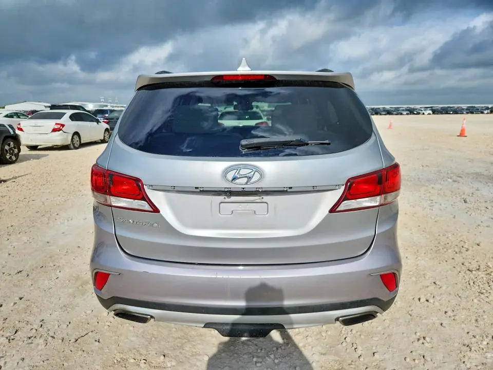 2017 HYUNDAI SANTA FE SE  