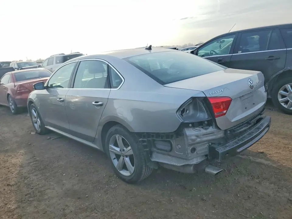2013 VOLKSWAGEN PASSAT SE  