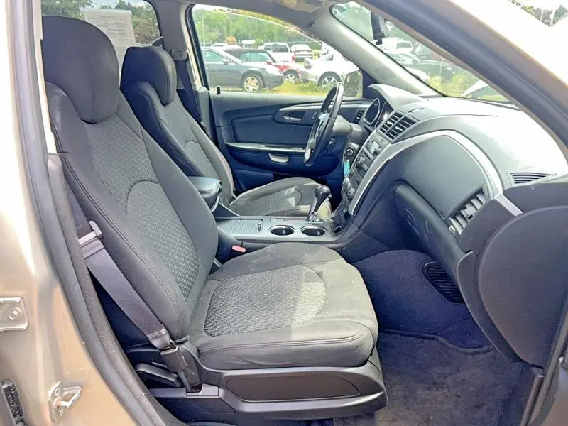 2011 CHEVROLET TRAVERSE LT  