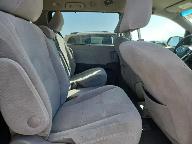 2017 TOYOTA SIENNA LE