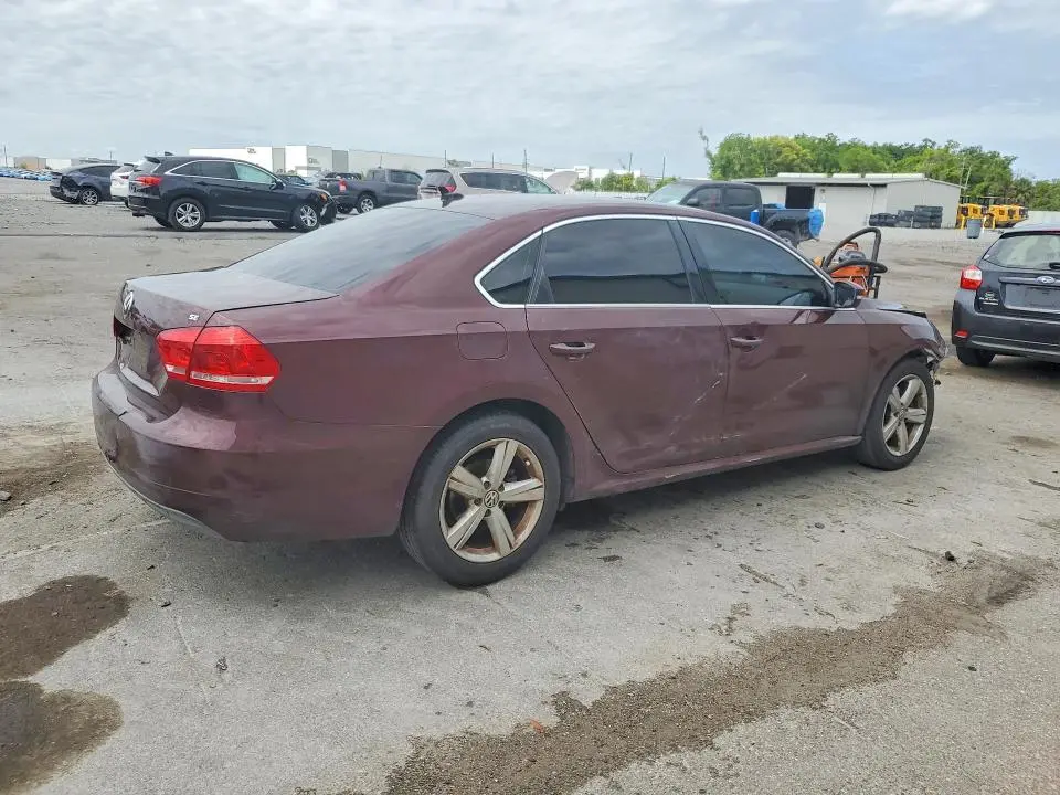 2013 VOLKSWAGEN PASSAT SE  