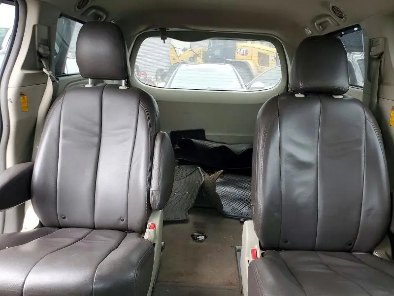 2014 TOYOTA SIENNA L 7-PASSENGER  