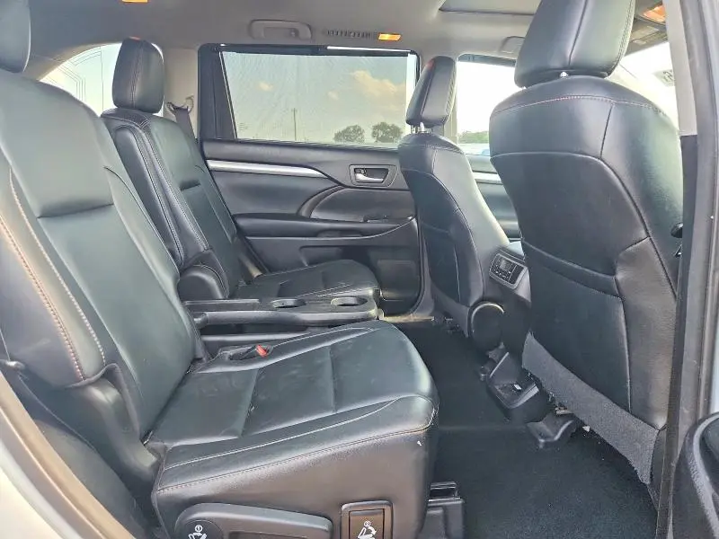 2017 TOYOTA HIGHLANDER XLE  