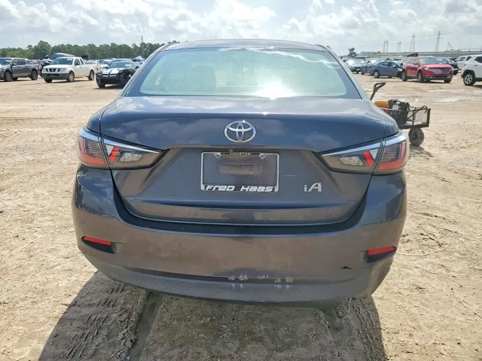 2018 TOYOTA YARIS IA BASE  