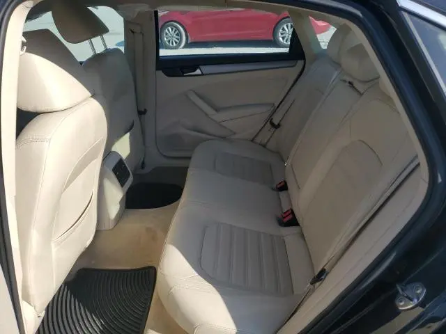 2015 VOLKSWAGEN PASSAT SE  