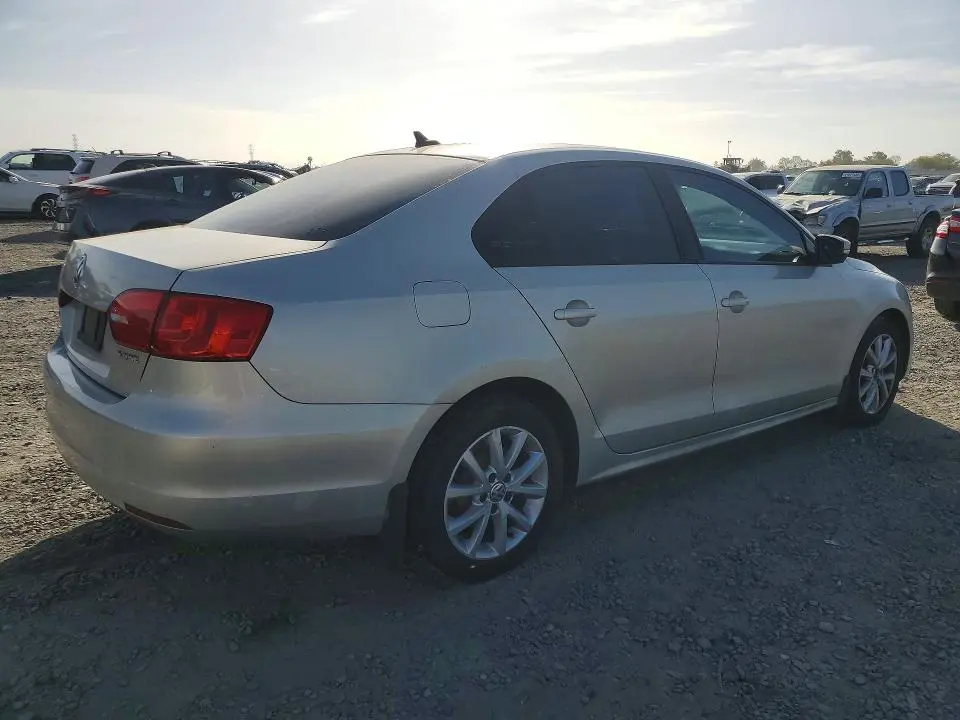 2012 VOLKSWAGEN JETTA SE  