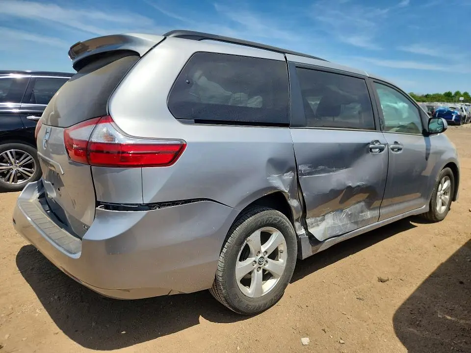 2018 TOYOTA SIENNA LE  