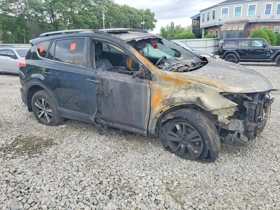 2017 TOYOTA RAV4 XLE  