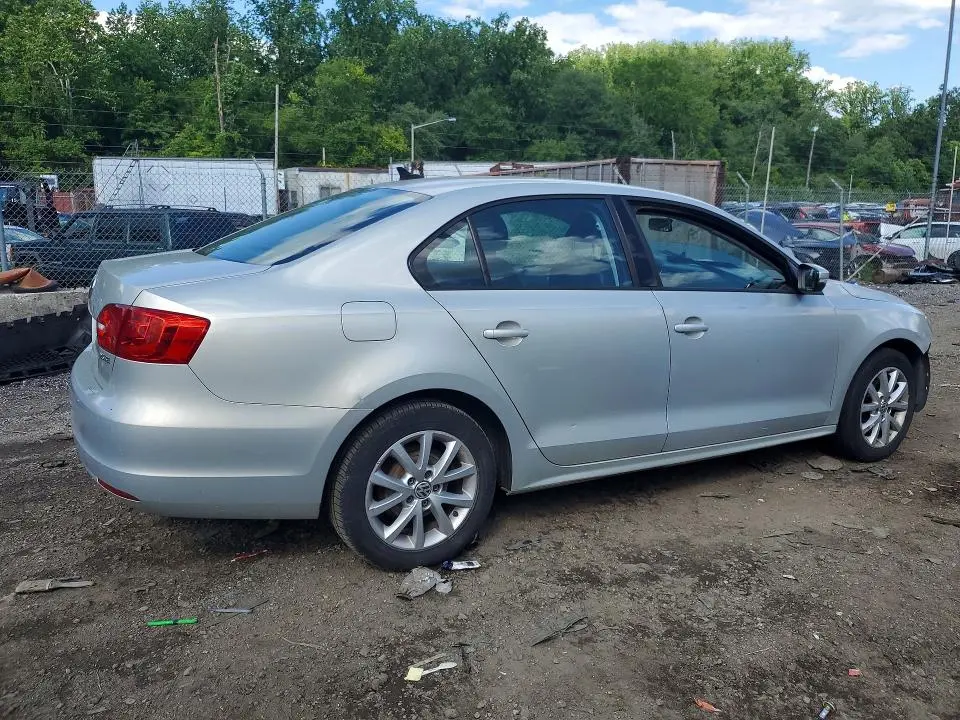 2011 VOLKSWAGEN JETTA SE  