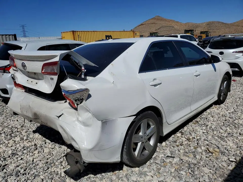2013 TOYOTA CAMRY SE  