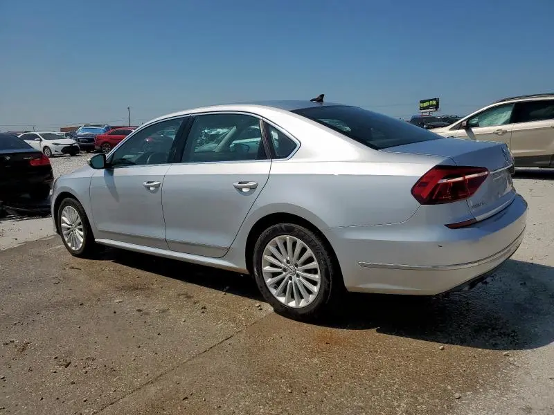 2017 VOLKSWAGEN PASSAT SE  